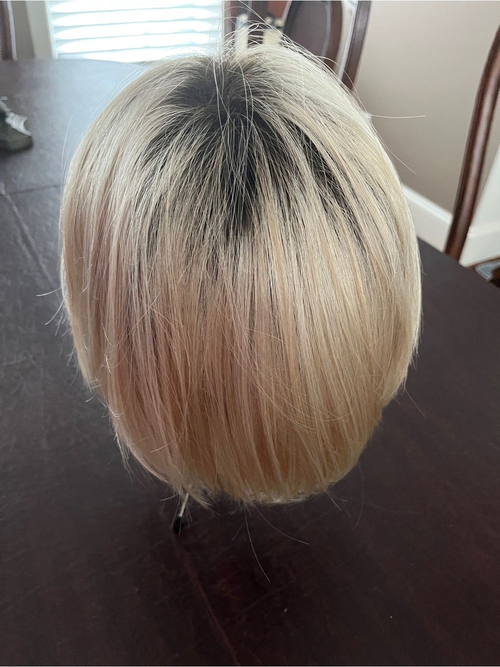 ❤️❤️❤️ Paula Young Blonde Short Layered Women’s Wig with Dark Rooted Roots
